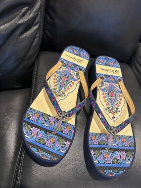 Brighton Luna Floral-Pattern Wedge Flip Flop Sandals in Tan and Blue